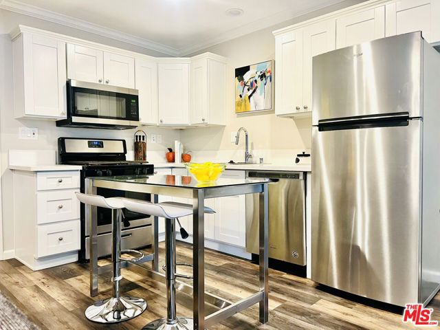 1618 N Kenmore Avenue, Los Angeles CA: https://media.crmls.org/mediaz/390d8d26-d93c-46fc-a8d2-e4112d981688.jpg