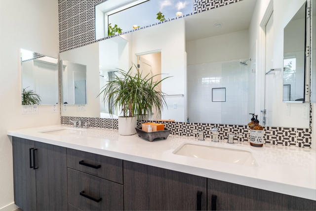 80034 Champions Way, La Quinta CA: https://media.crmls.org/mediaz/390de390-a759-4ac1-9b57-30f025b84f20.jpg