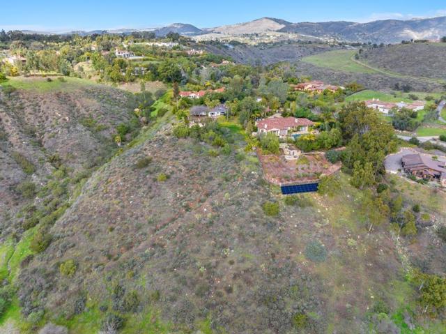 16574 Zumaque, Rancho Santa Fe CA: https://media.crmls.org/mediaz/390de5c7-11f2-479e-b2c9-06bc7e9e0868.jpg