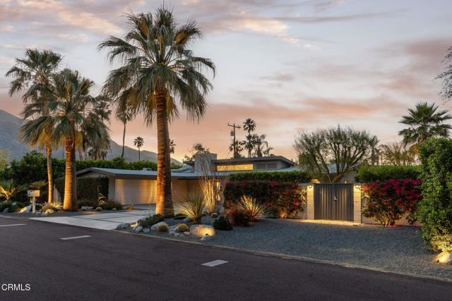 Detail Gallery Image 24 of 29 For 1576 E San Lorenzo Rd, Palm Springs,  CA 92264 - 4 Beds | 3/1 Baths