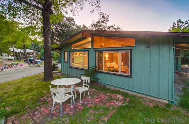 3233 Salton Vista Drive, Julian CA: https://media.crmls.org/mediaz/390e29f7-c74f-4811-bfa5-792e7c8ab1e2.jpg