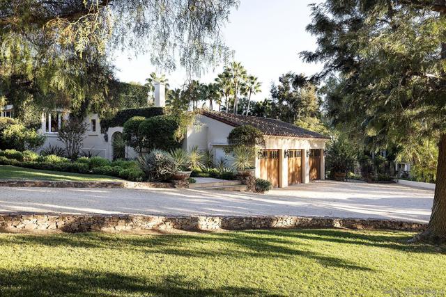 6977 Las Colinas, Rancho Santa Fe CA: https://media.crmls.org/mediaz/390e7321-54a0-465f-8e38-3a306195b52e.jpg