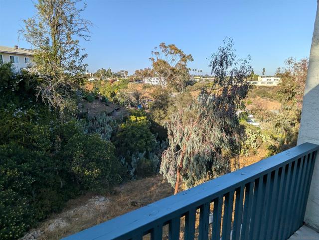 4950 Lantana Dr, San Diego CA: https://media.crmls.org/mediaz/390e74c3-14e8-41ae-98ee-88d231b28888.jpg
