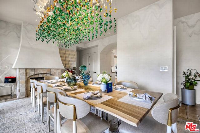 3110 Benedict Canyon Drive, Beverly Hills CA: https://media.crmls.org/mediaz/390e9b95-6908-4b01-b918-064515bdec29.jpg