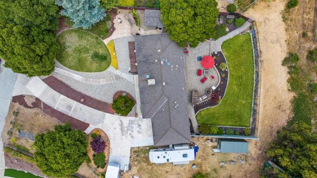 17529 Cross Road, Salinas CA: https://media.crmls.org/mediaz/390eb59f-b001-4dac-a909-80c3d5ff9274.jpg