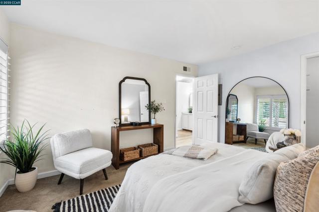 2720 Oak Rd, Walnut Creek CA: https://media.crmls.org/mediaz/390f63c0-b9c9-4773-97c9-6676eeab28e6.jpg