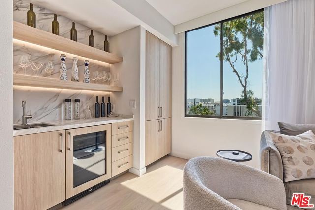 300 N Swall Drive, Beverly Hills CA: https://media.crmls.org/mediaz/390f80cb-6606-40ce-be66-33298c5a85f8.jpg