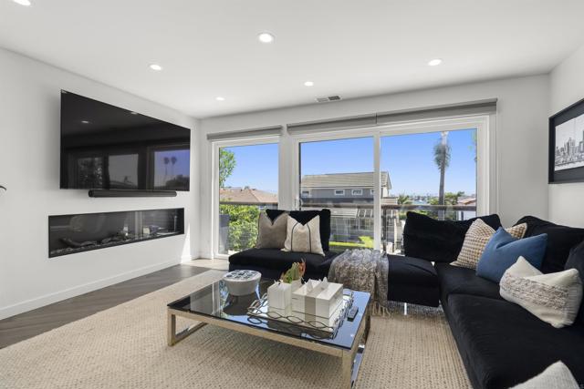 Detail Gallery Image 10 of 57 For 936 Armada, San Diego,  CA 92106 - 4 Beds | 3 Baths
