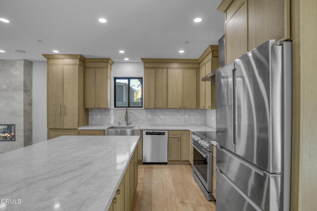 Detail Gallery Image 4 of 32 For 611 W Claremont St, Pasadena,  CA  - 3 Beds | 3 Baths