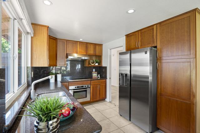 139 Justin Cir, Alameda CA: https://media.crmls.org/mediaz/39106ffa-c3d5-494a-af0a-a32a920089a2.jpg