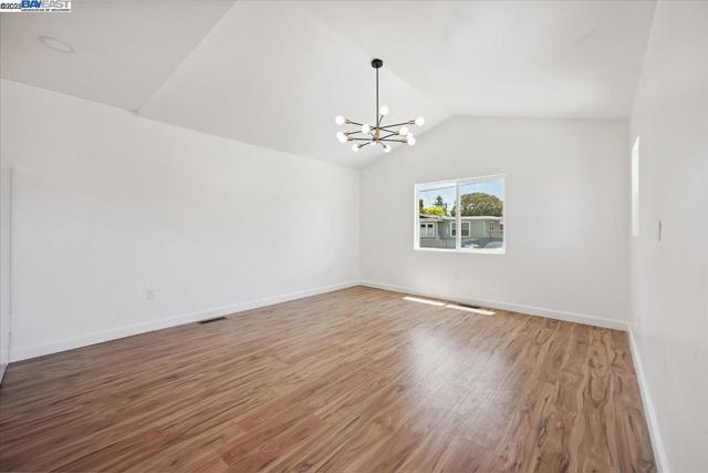 917 Channing Way, Berkeley CA: https://media.crmls.org/mediaz/39107737-2119-46f3-89bb-58991706768a.jpg