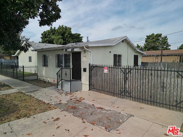 8946 Baring Cross Street, Los Angeles CA: https://media.crmls.org/mediaz/39114c11-ddc2-4b17-be79-a6786b132918.jpg