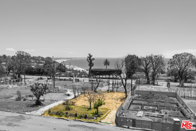 16942 Livorno Drive, Pacific Palisades CA: https://media.crmls.org/mediaz/3911bc76-30e2-4dbe-a95e-fb0c1be2bed2.jpg