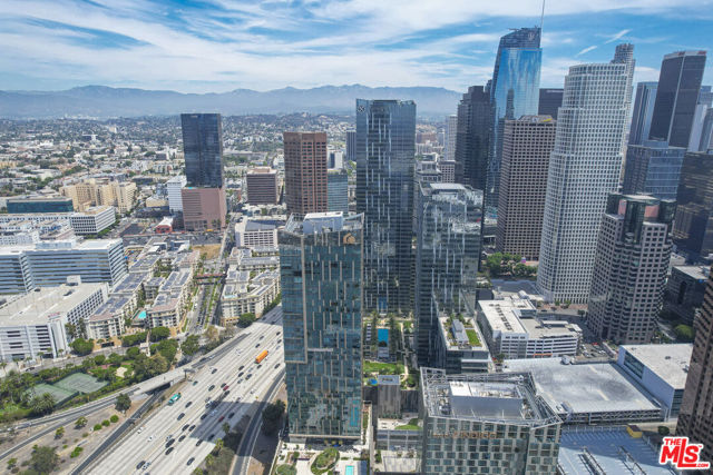 889 Francisco Street, Los Angeles CA: https://media.crmls.org/mediaz/3911c314-b7b1-479b-970c-4683750e0307.jpg