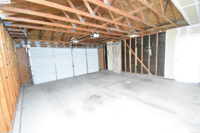 2960 Hebron Ln, Stockton CA: https://media.crmls.org/mediaz/3911d48c-a3c0-48a5-a83a-f68c605c7709.jpg