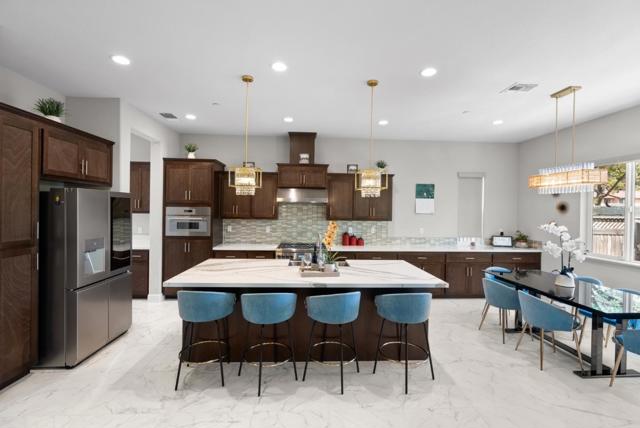 6573 Purple Crab Drive, Newark CA: https://media.crmls.org/mediaz/3911f718-e0d8-4e5d-8d4f-681dbdeadf82.jpg