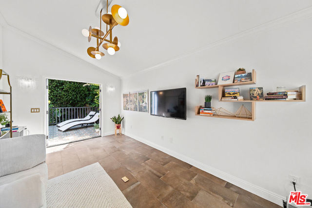 6626 Cahuenga Terrace, Los Angeles CA: https://media.crmls.org/mediaz/391207b1-6485-4097-8d21-1f319e1f0da9.jpg