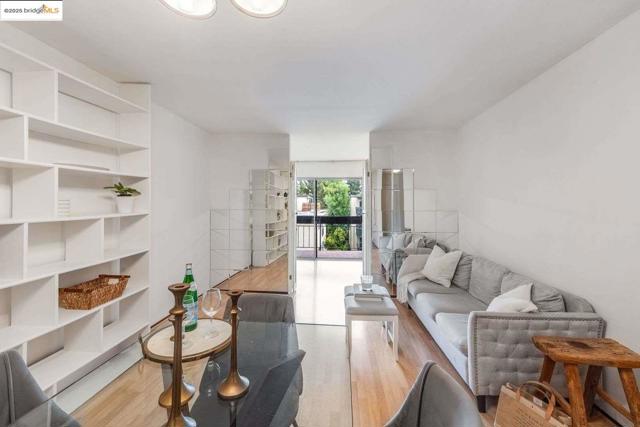 500 Vernon ST, Oakland CA: https://media.crmls.org/mediaz/39129b2d-2203-4955-95c5-bf9045e34730.jpg