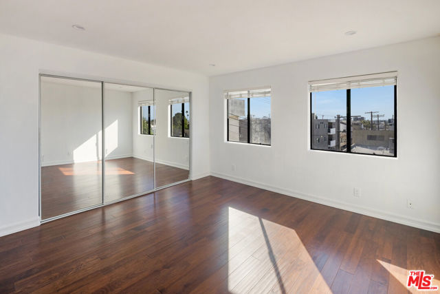1216 S Saltair Avenue, Los Angeles CA: https://media.crmls.org/mediaz/3912adeb-3f20-4309-8b4e-b8842e9c0939.jpg