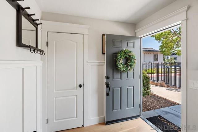 3514 Shoreline Bluff Ln, San Diego CA: https://media.crmls.org/mediaz/39132e48-b87f-479b-81ad-6b6971ac1d3d.jpg