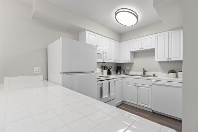 Detail Gallery Image 16 of 56 For 6955 Alvarado Rd #77,  San Diego,  CA 92120 - 2 Beds | 2 Baths