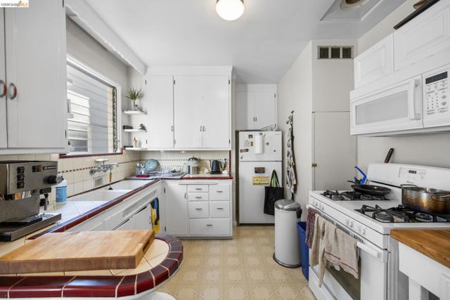 Image 22 of 38 For 367 St  