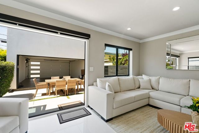 801 Howard Street, Marina del Rey CA: https://media.crmls.org/mediaz/3913f8ca-fa27-48f6-ad55-96148f2bc93e.jpg