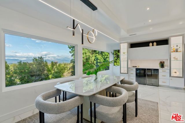 4854 Brewster Drive, Tarzana CA: https://media.crmls.org/mediaz/39140462-48d4-4c65-b5d4-5804cca55c7a.jpg