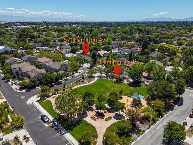 571 Hamilton Avenue, Menlo Park CA: https://media.crmls.org/mediaz/39143742-02ec-40aa-beaa-40356e4da827.jpg