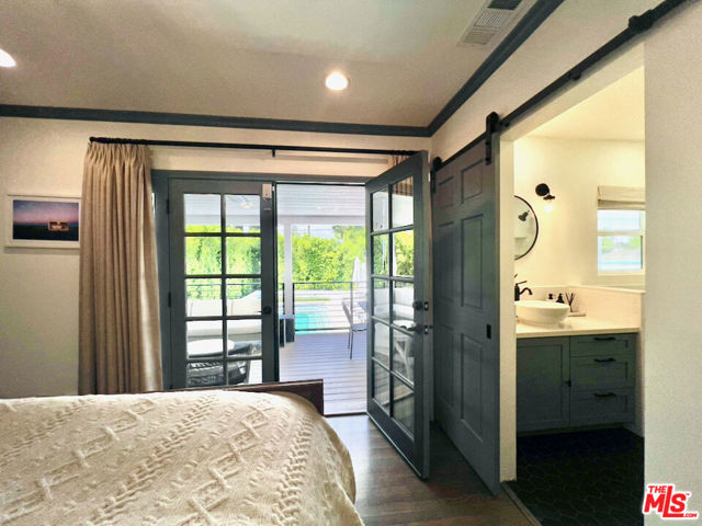 18033 Rosita Street, Encino CA: https://media.crmls.org/mediaz/3914c214-7a3f-409e-ab04-66e2c98871d8.jpg