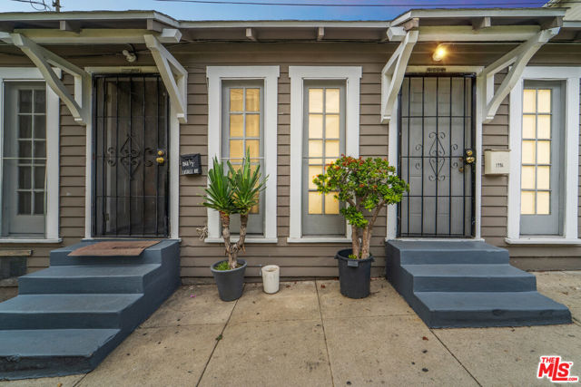 1946 S La Salle Avenue, Los Angeles CA: https://media.crmls.org/mediaz/39155713-dee9-4431-aeef-7055c67d8f46.jpg