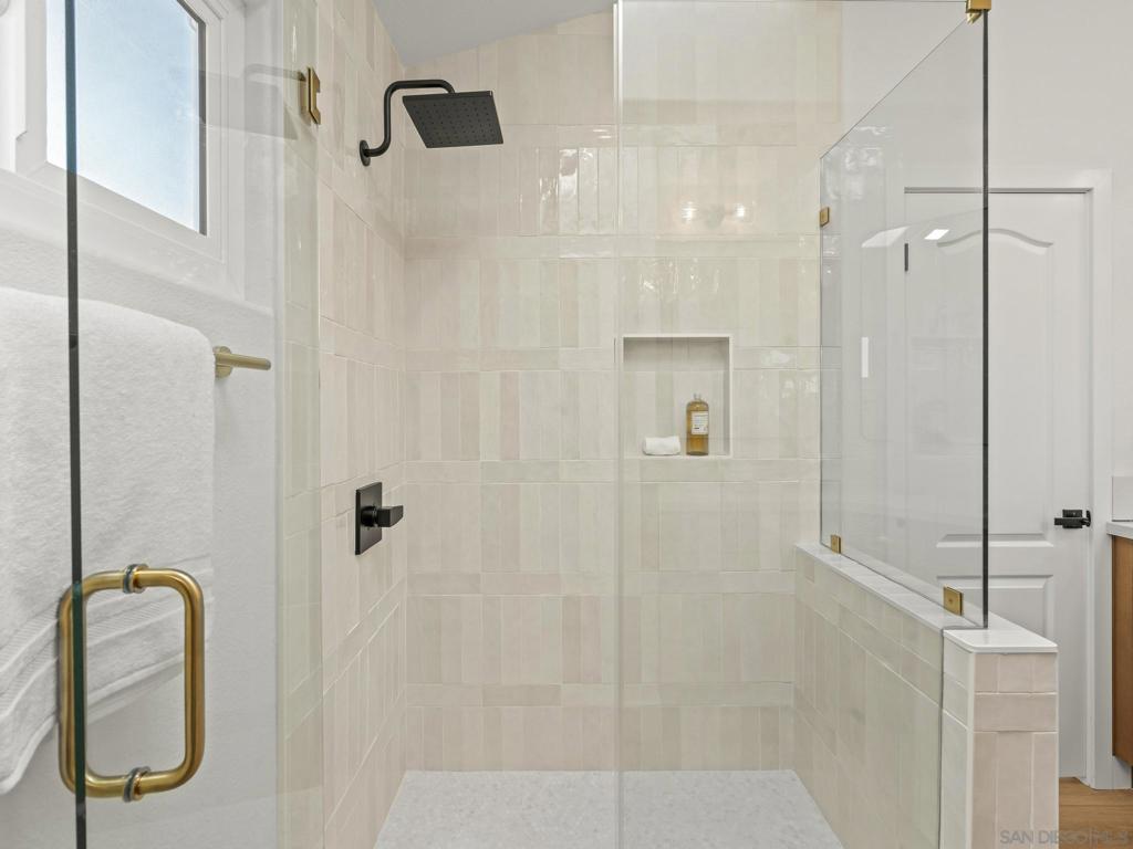 MLS #250043606SD image #33