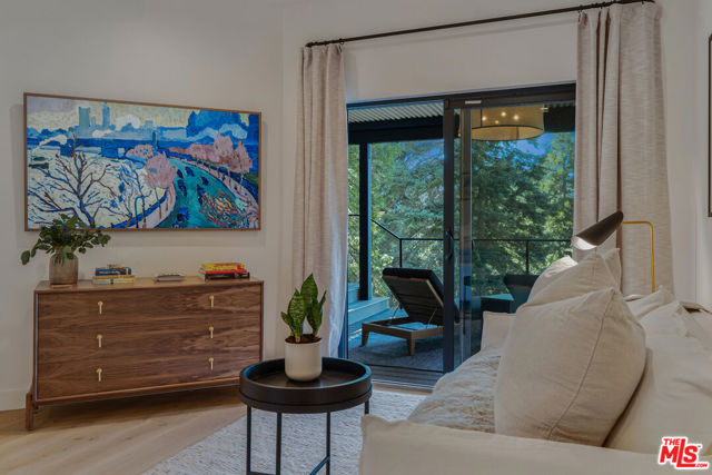654 S Cumberland Drive, Lake Arrowhead CA: https://media.crmls.org/mediaz/3915cb09-1e9d-408e-b6d0-8949d2937d92.jpg