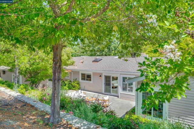 2345 San Miguel Dr, Walnut Creek CA: https://media.crmls.org/mediaz/3915f97f-f863-4080-b2f6-ea837369694c.jpg