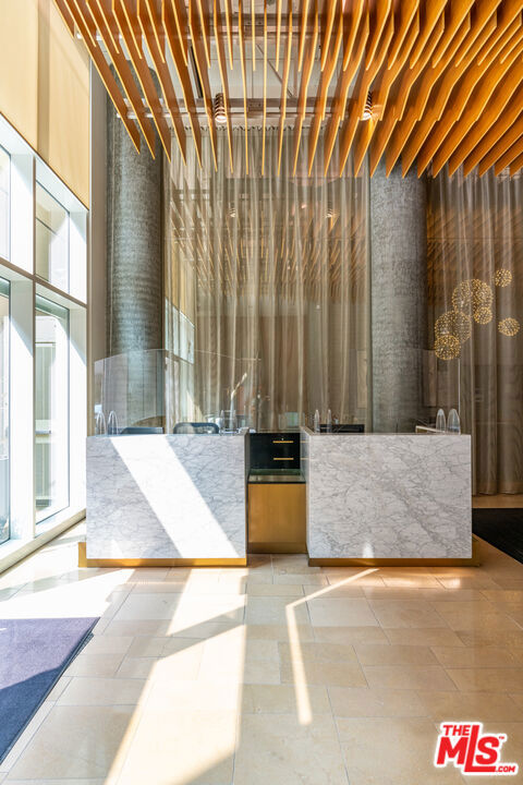 6250 Hollywood Boulevard, Los Angeles CA: https://media.crmls.org/mediaz/39160393-807f-4a6f-afb6-86d1ec251d11.jpg