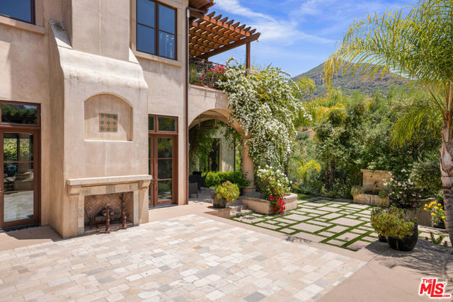 31823 Lobo Canyon Road, Agoura Hills CA: https://media.crmls.org/mediaz/391643af-7ca3-426c-8374-f09809d09ddc.jpg