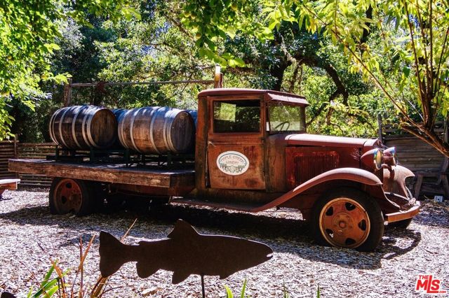 20799 Highway 128, Yorkville CA: https://media.crmls.org/mediaz/3916860a-813d-4811-87c5-58873f6751e5.jpg