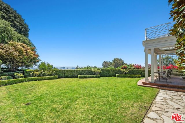 11080 Chalon Road, Los Angeles CA: https://media.crmls.org/mediaz/3916a5b5-fa7a-4aeb-8ed8-e4d1fd671be3.jpg