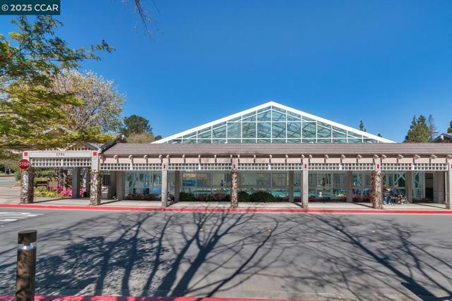 1244 Singingwood Ct., Walnut Creek CA: https://media.crmls.org/mediaz/3916e662-9bec-4724-83d3-5d3313d88ce7.jpg