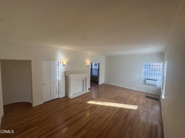 Detail Gallery Image 3 of 11 For 130 Orlando Ave #130 1/2,  Los Angeles,  CA 90048 - 2 Beds | 1 Baths