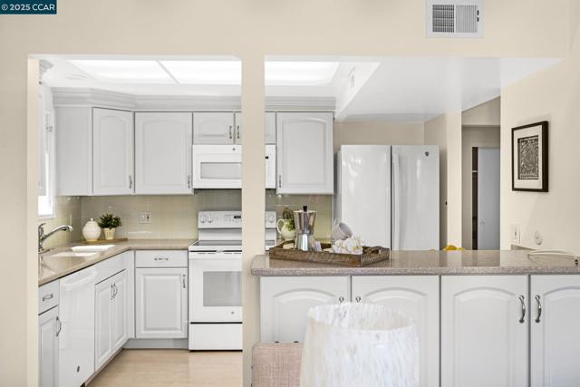 1549 Oakmont Dr, Walnut Creek CA: https://media.crmls.org/mediaz/3916fbcd-6aca-4f9d-83a3-f71d258fccd8.jpg
