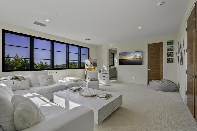 Image 35 of 52 For 5516 La Crescenta