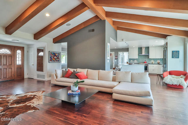 1117 Woodridge Avenue, Thousand Oaks CA: https://media.crmls.org/mediaz/3917cacc-df4d-429d-82d0-7ea47d1f8272.jpg