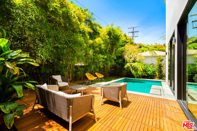 619 N Harper Avenue, Los Angeles CA: https://media.crmls.org/mediaz/3917f617-29b6-4648-ba7a-7b72af21a794.jpg
