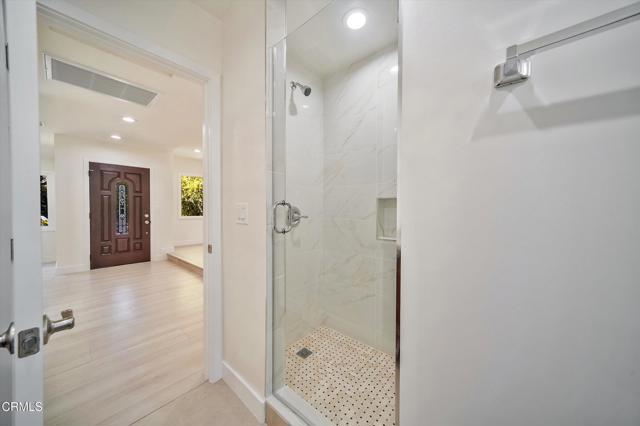 838 Highland Avenue, Glendale CA: https://media.crmls.org/mediaz/39183c9a-9342-4f03-a25a-7ddec7027c38.jpg