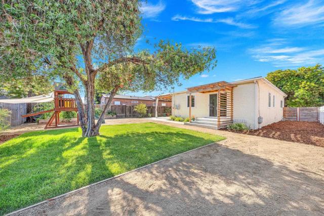 4991 Date Pl, San Diego CA: https://media.crmls.org/mediaz/391861ee-307a-49a1-920c-727abfb4e82f.jpg