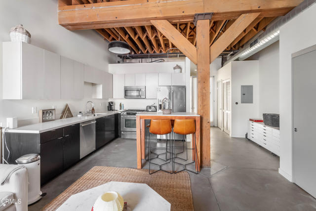 Detail Gallery Image 3 of 21 For 527 Molino St #108,  Los Angeles,  CA 90013 - 2 Beds | 1/1 Baths