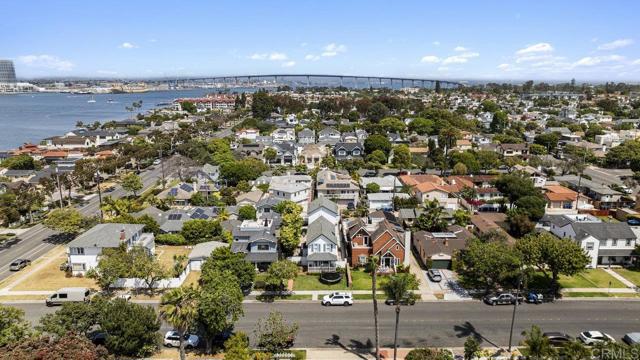 131 H Avenue, Coronado CA: https://media.crmls.org/mediaz/391911df-9e91-4633-a380-4cf59a06b26f.jpg