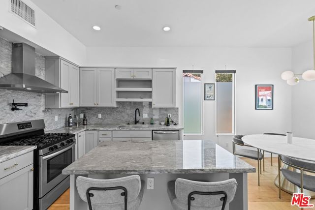 3170 Glenmanor Place, Los Angeles CA: https://media.crmls.org/mediaz/39198210-3264-4044-bfd2-f4c0b1b3f006.jpg