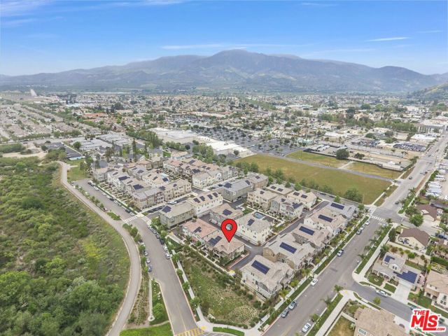 513 Heritage Valley Pkwy, Fillmore CA: https://media.crmls.org/mediaz/3919b5d0-61f8-48c2-b558-6090067a4dd7.jpg